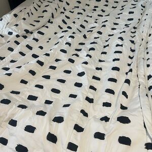 Beddy’s Black and White Dotted Comforter - zipper comforter